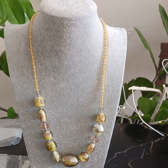 Murano Glass Gold and Cream Beaded Necklace 16" - Picture 1 of 3
